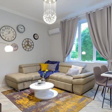 The Olive Green House Burgas Bagian luar foto