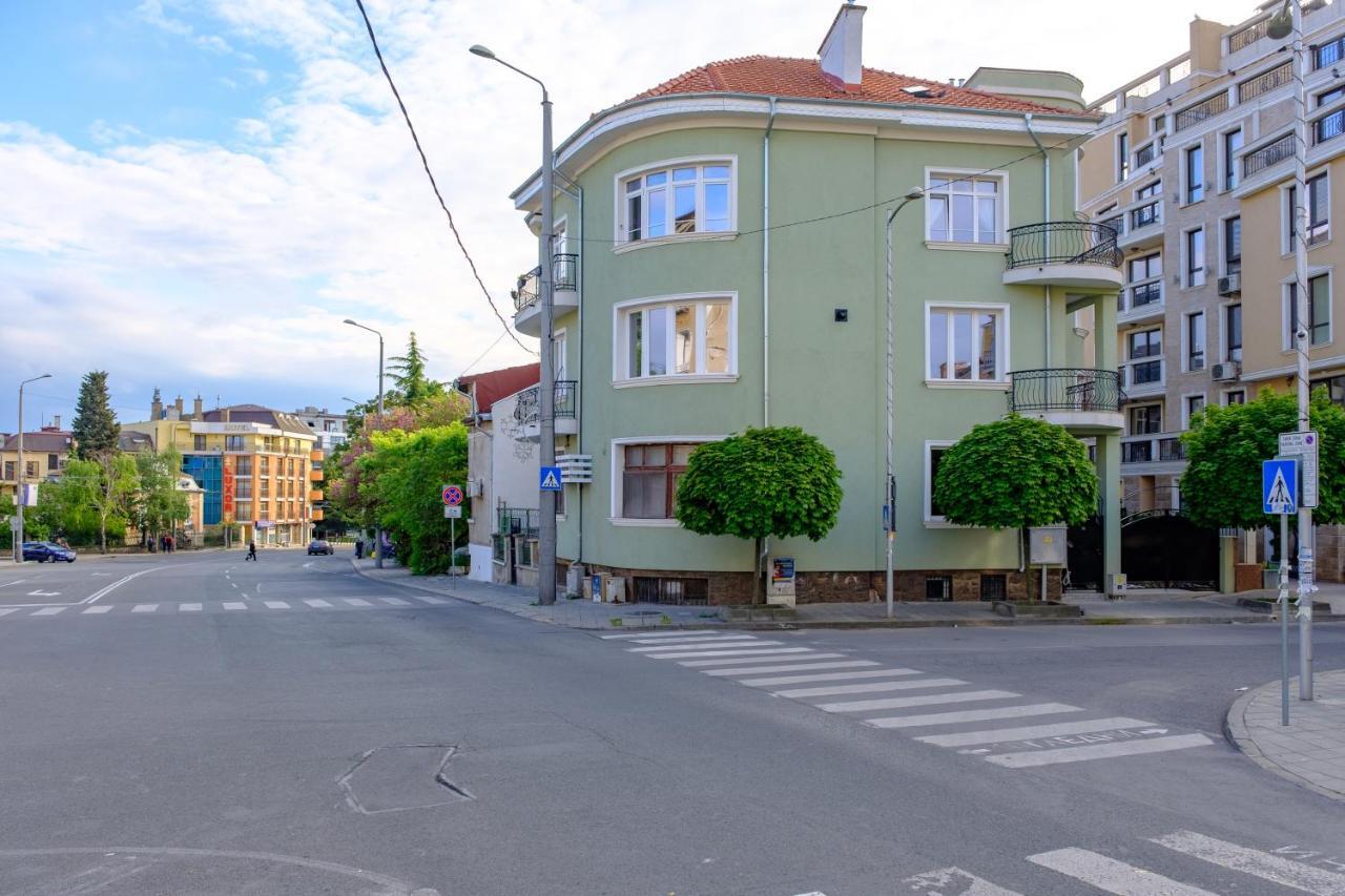 The Olive Green House Burgas Bagian luar foto